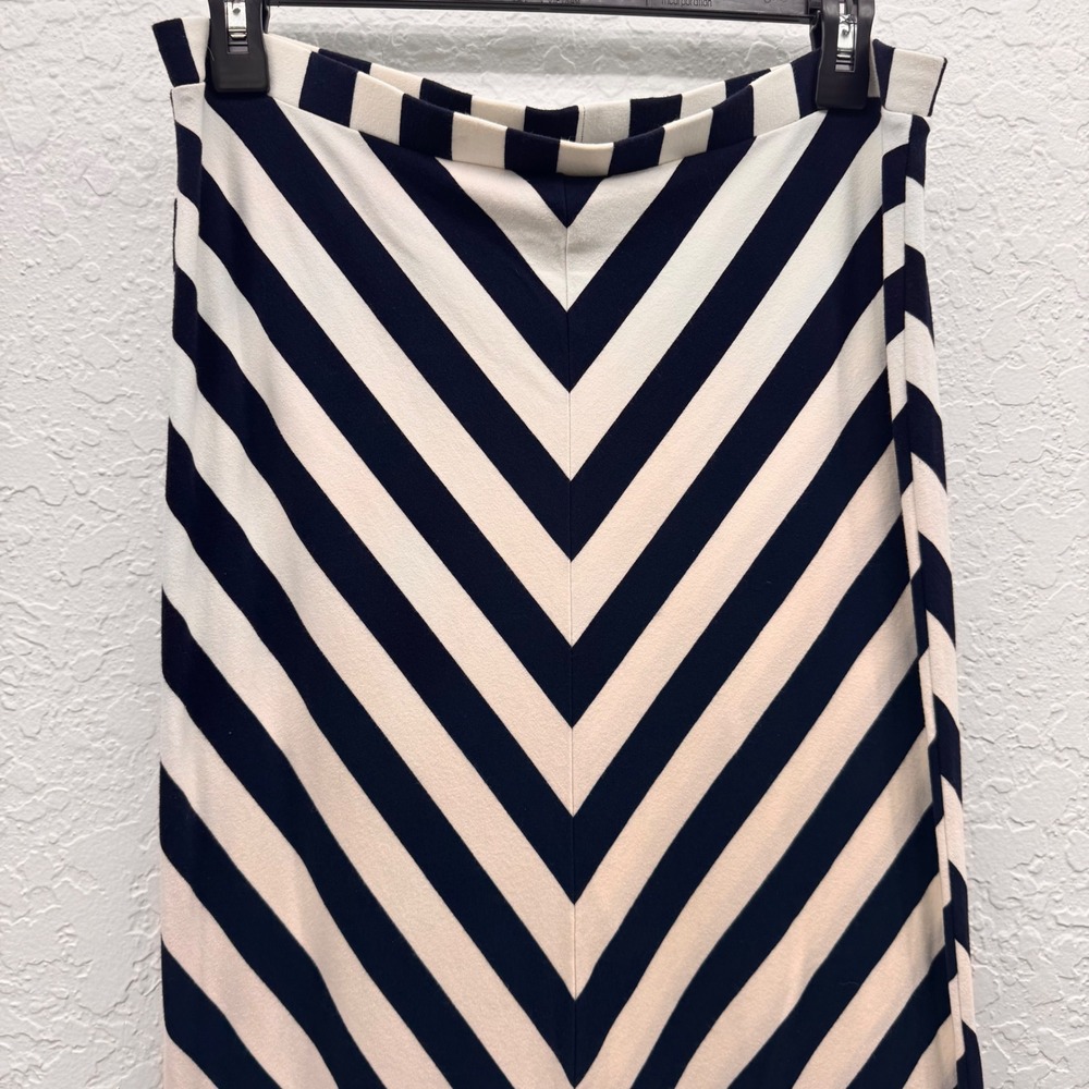 Ann Taylor Navy Blue Cream Chevron Striped Maxi Skirt Size 8 Nautical Stretch